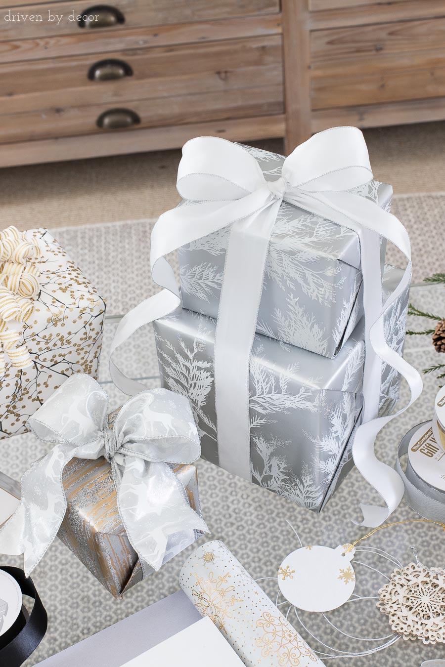 3 Elegant Ways to Wrap Wedding Gifts 
