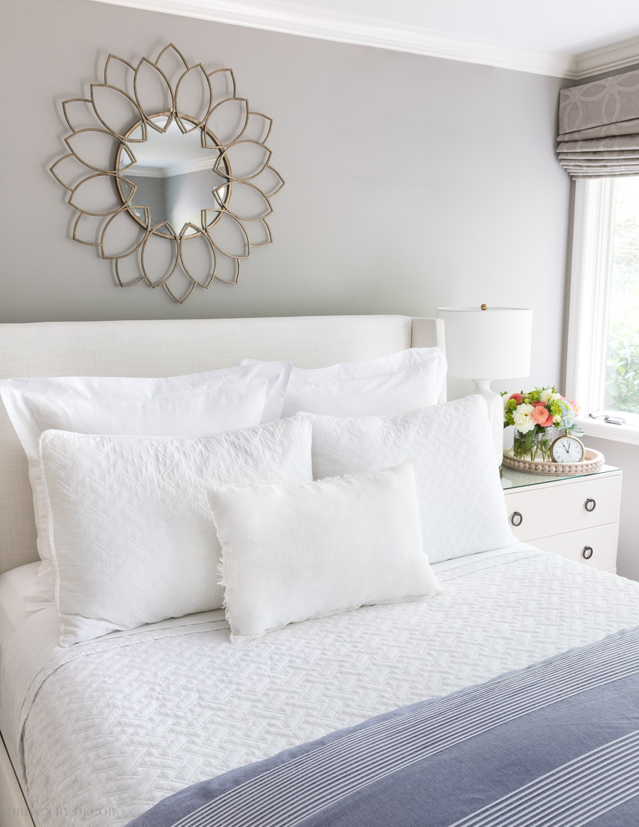 How to Arrange Pillows on a Queen Bed: Five Simple Formulas That ...