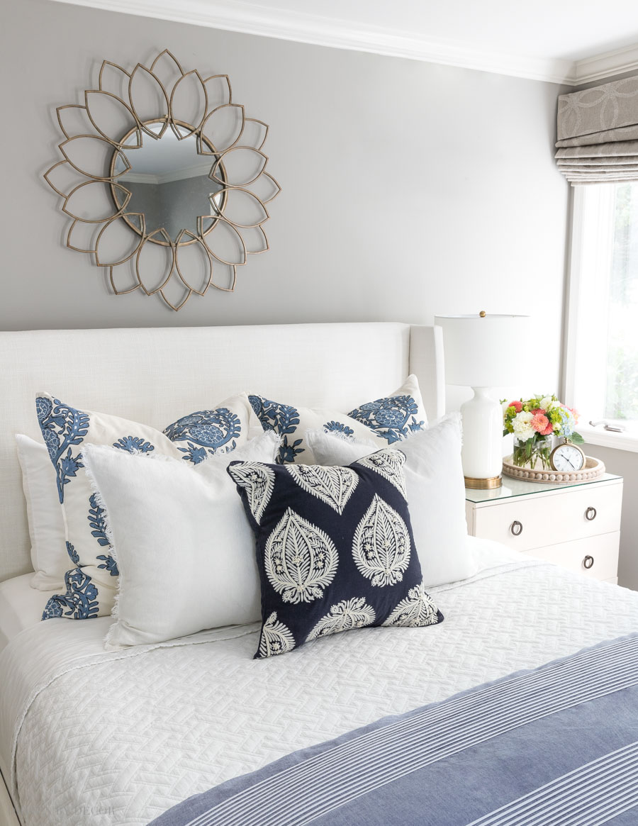 How to Arrange Pillows on a Queen Bed: Five Simple Formulas That