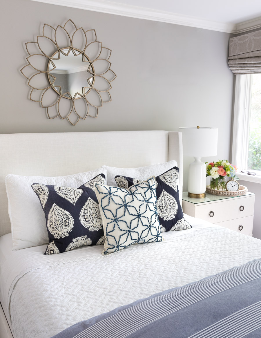 50 Decorative King and Queen Bed Pillow Arrangements & Ideas