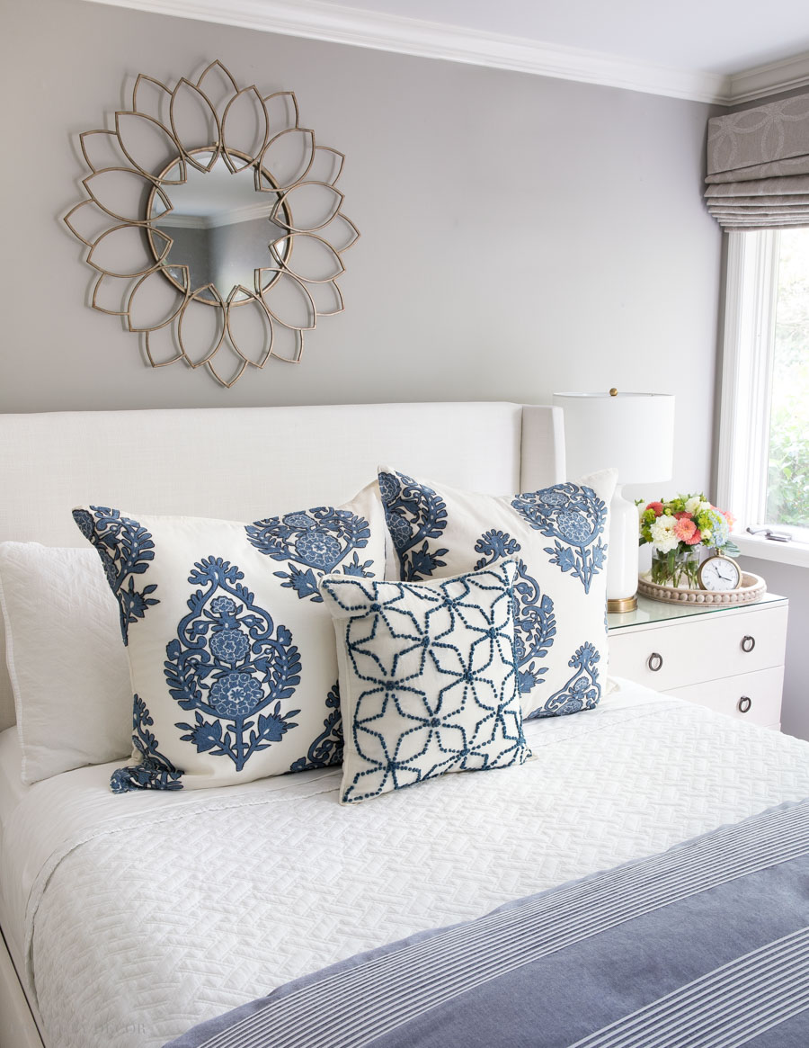 how to arrange bed pillows