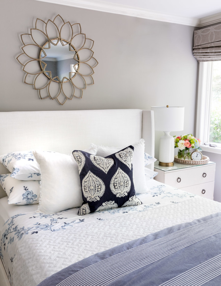 How to Arrange Pillows on a Queen Bed: Five Simple Formulas That Work ...