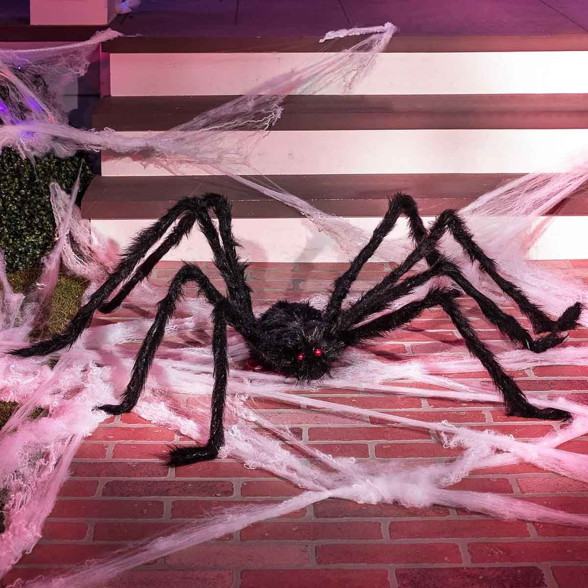 Giant hairy spider with bendable legs for Halloween decor